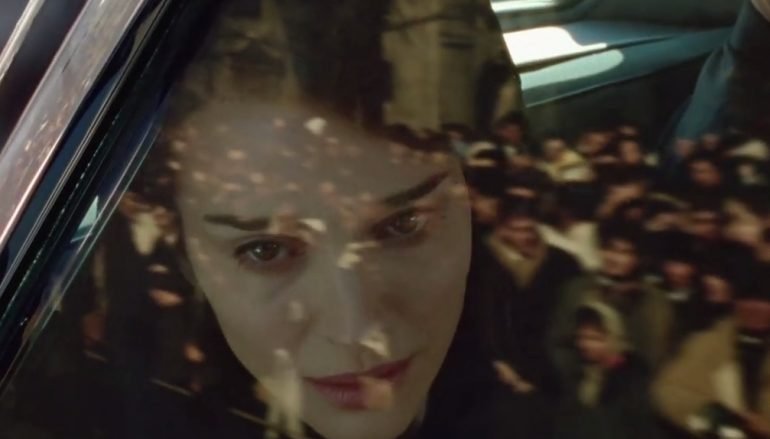 RECENZIJA: „Jackie“ – mačka na vrućem političkom krovu