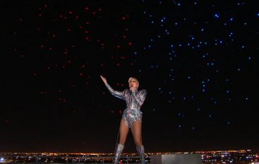 Kakav spektakl na poluvremenu 51. Super Bowla – pogledajte nastup Lady Gage!