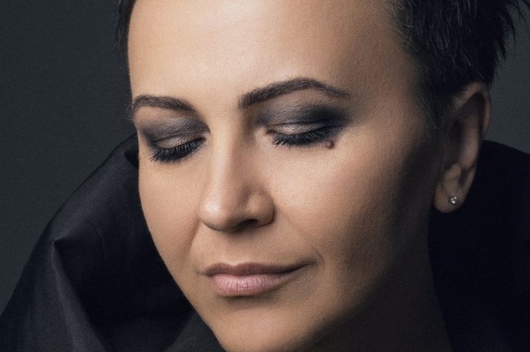 Amira Medunjanin pjesmom “Oj Meglica” najavljuje novi album i veliki koncert u Puli