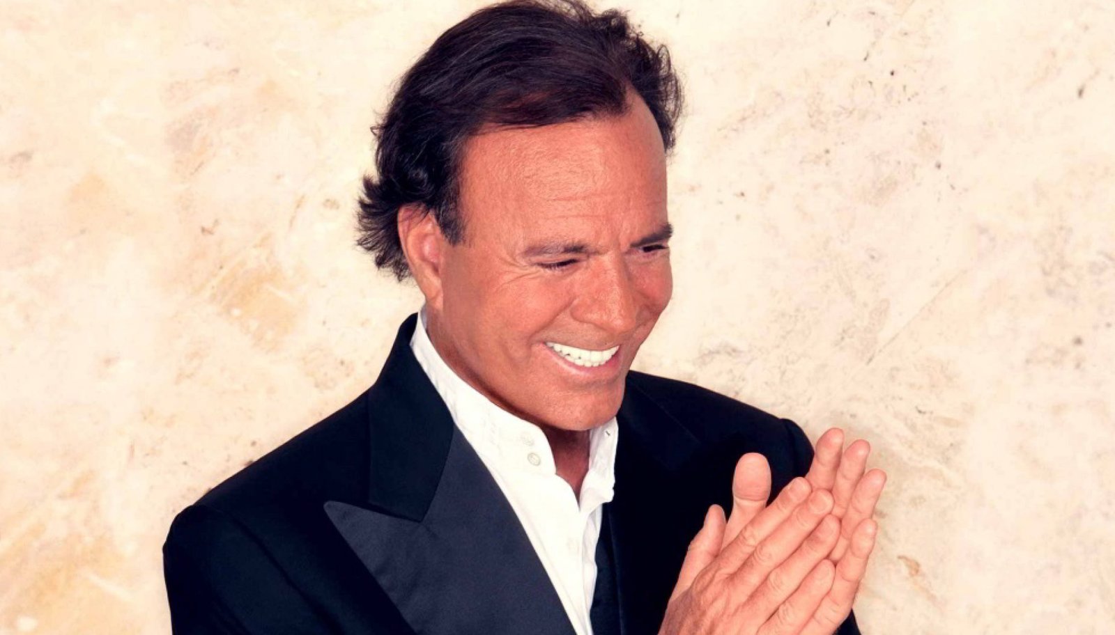 Julio iglesias. Хулио Иглесиас. Julio Хулио Иглесиас. Хулио Иглесиас молодой. Хулио Иглесиас 2024.