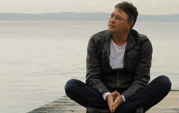 Hari Rončević predstavio videospot za “Iden na to more veliko”
