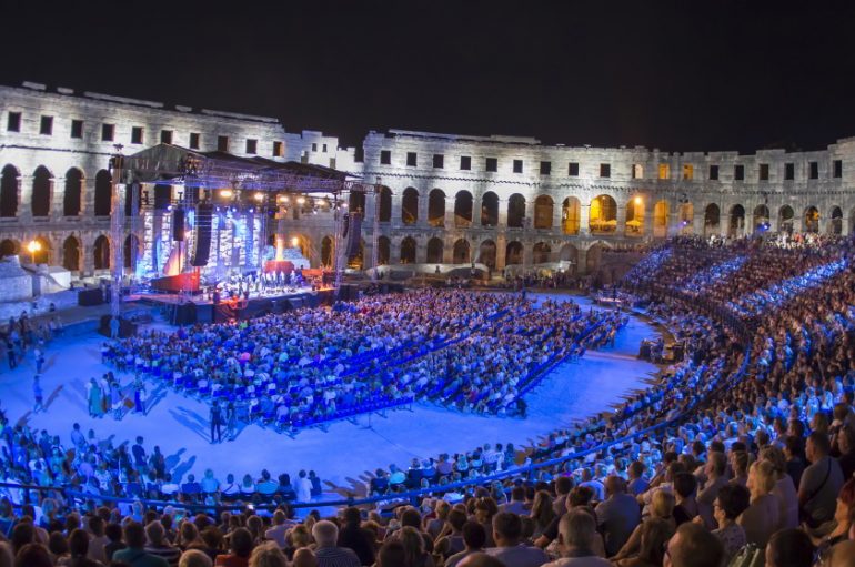 IZVJEŠĆE/FOTO: Tomislav Bralić i klapa Intrade ispunili san u prepunoj pulskoj Areni