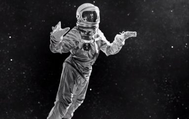 Dave Gahan kao astronaut u novom spotu Depeche Mode-a za “Cover Me”