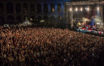 IZVJEŠĆE/FOTO: S više od 60 glazbenika na sceni i punim gledalištem otvoren 10. Outlook festival