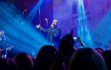 Toni Cetinski na tajnoj lokaciji uživo predstavio novu pjesmu – “Nemam sreće s tobom”