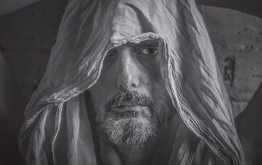 Rock propovjednik Goran Bare za Uskrs objavljuje novi album “Nuspojave”