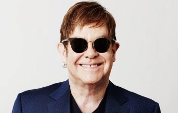 Elton John uoči božićnih blagdana reizdao “Step Into Christmas”