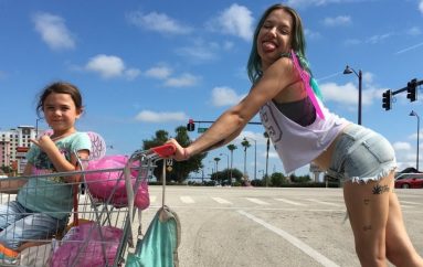RECENZIJA: Sean Baker: “Projekt Florida” – veliki mali film