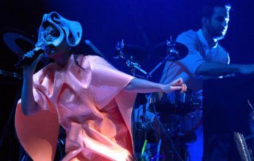 Björk priprema reizdanje svojih 9 albuma na šarenim kazetama!