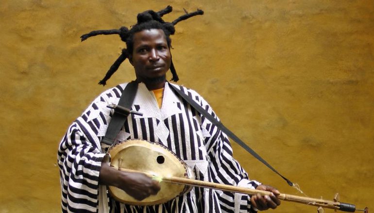 Ganski glazbenik King Ayisoba u Močvari u sklopu projekta “Vrelo zvuka”