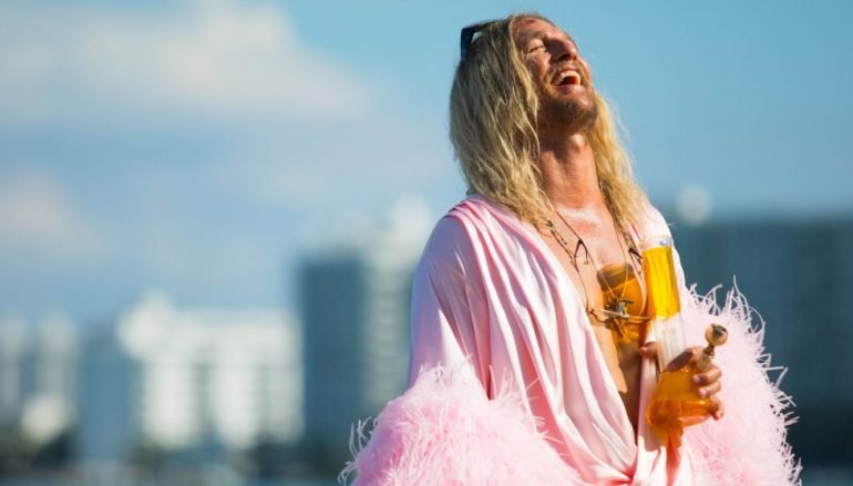 Matthew McConaughey u novoj ulozi uživa u alkoholu i travi!