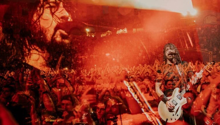 24 godine nakon prvog albuma Foo Fightersi iznenadno objavili live EP