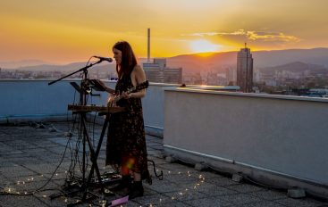 Sara Renar najavila sezonu koncerata na krovu nebodera, ove godine uz goste