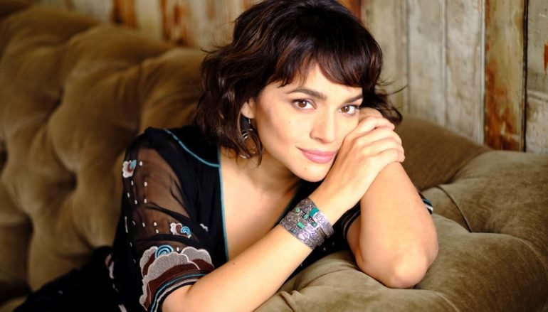 Norah Jones u svojoj novoj pjesmi “I’ll Be Gone” udružila snage s legendarnom Mavis Staples