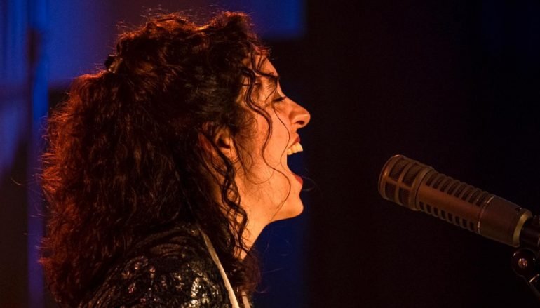 Mary May singlom “Black Porsche” predstavlja koncertni album “Things You Can’t Put Your Finger On / Live”