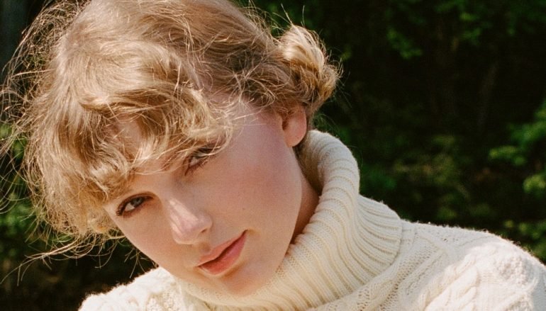 RECENZIJA: Taylor Swift: “Folklore” – intimistički album neuništivog branda pop glazbe