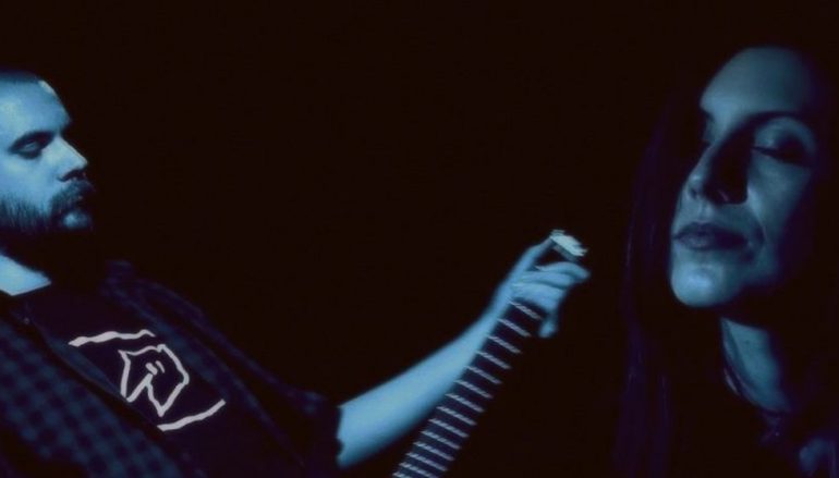 Kantautorica Stroberiz i gitarist David Aksamit zamijenili uloge u drugom zajedničkom singlu