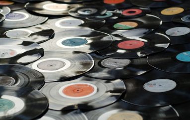 Porasla fizička prodaja glazbe po prvi put u 20 godina