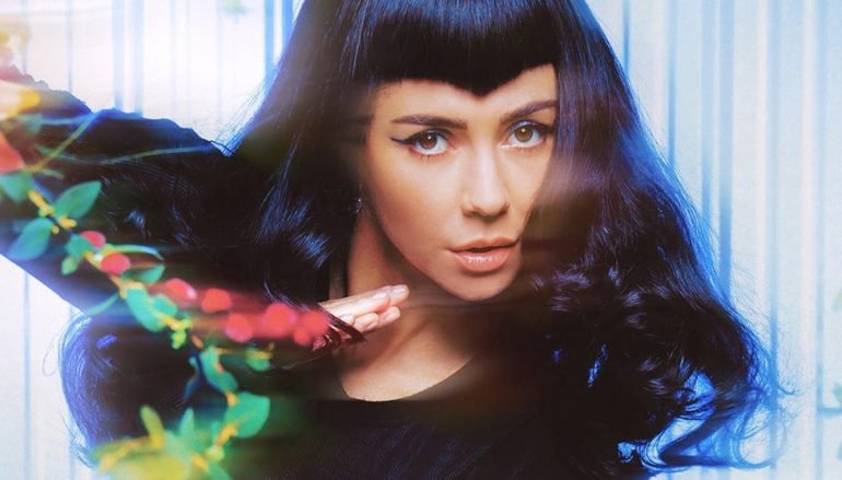 Marina Diamandis (ex Marina and the Diamonds) u novom singlu prolazi kroz teme od feminizma do okoliša