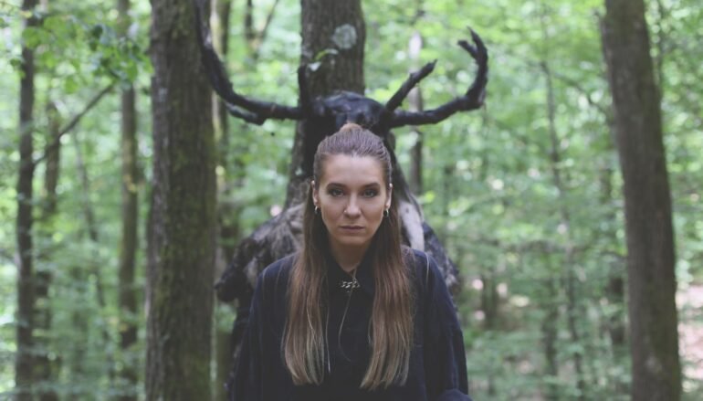 Novi singl SUN U, “Tlo”, najavljuje njezin drugi album