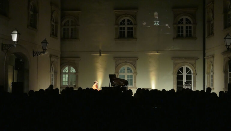 Emotivan koncert Matije Dedića posvećen Arsenu oduševio publiku u Klovićevim dvorima