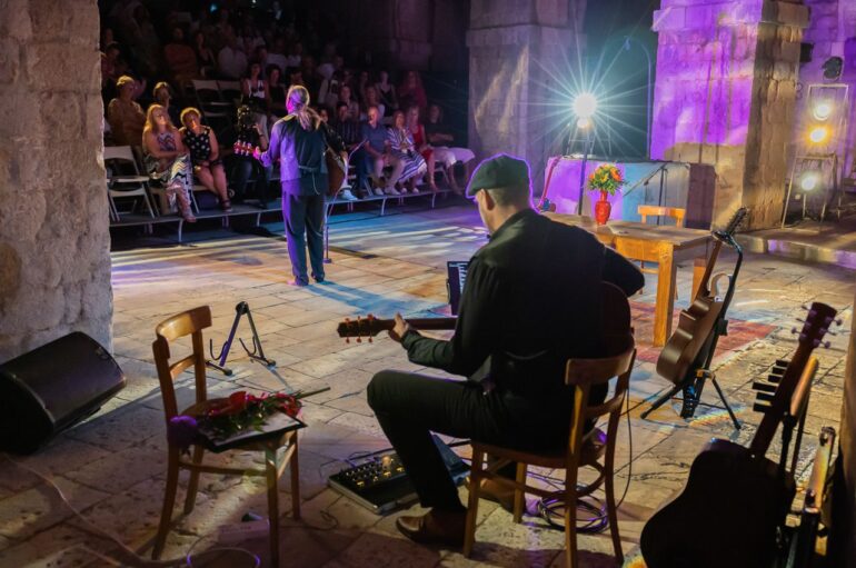 IZVJEŠĆE/FOTO: Goran Karan izveo svoj mjuzikl na festivalu Midsummer Scene u Dubrovniku