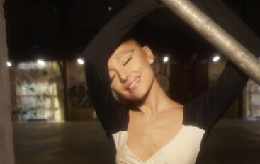Ariana Grande singlom “yes, and?” najavila veliki povratak na glazbenu